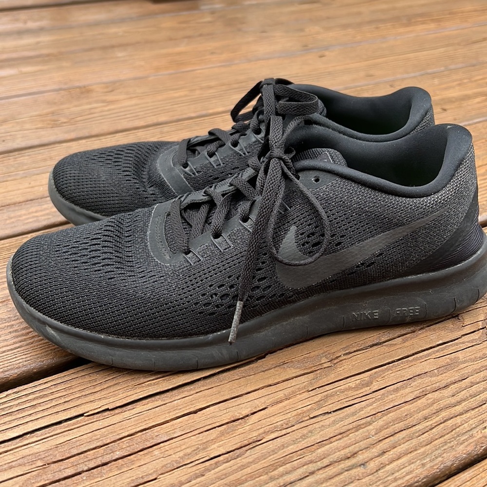 Nike Womens Free Sneakers | black